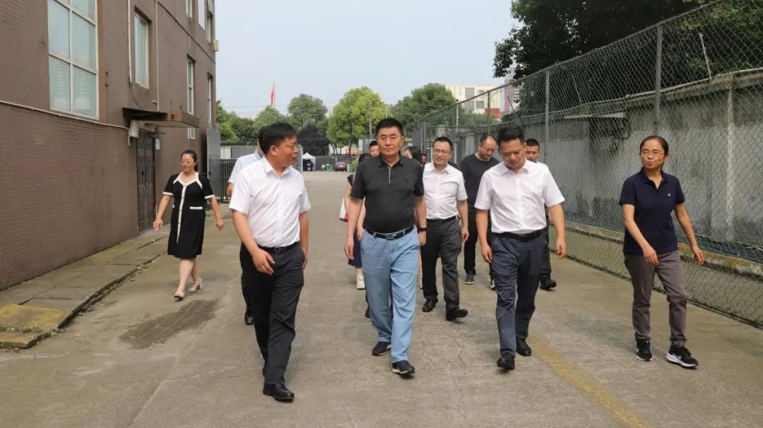 省尊龍凱時集團領(lǐng)導帶隊調(diào)研錦弘集團文印中心保密命題閱卷印制基地