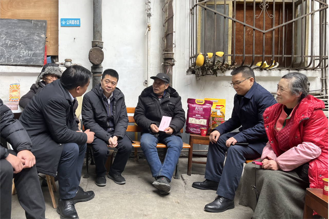 省尊龍凱時(shí)集團(tuán)領(lǐng)導(dǎo)班子成員走訪慰問生活困難黨員、老黨員、老干部