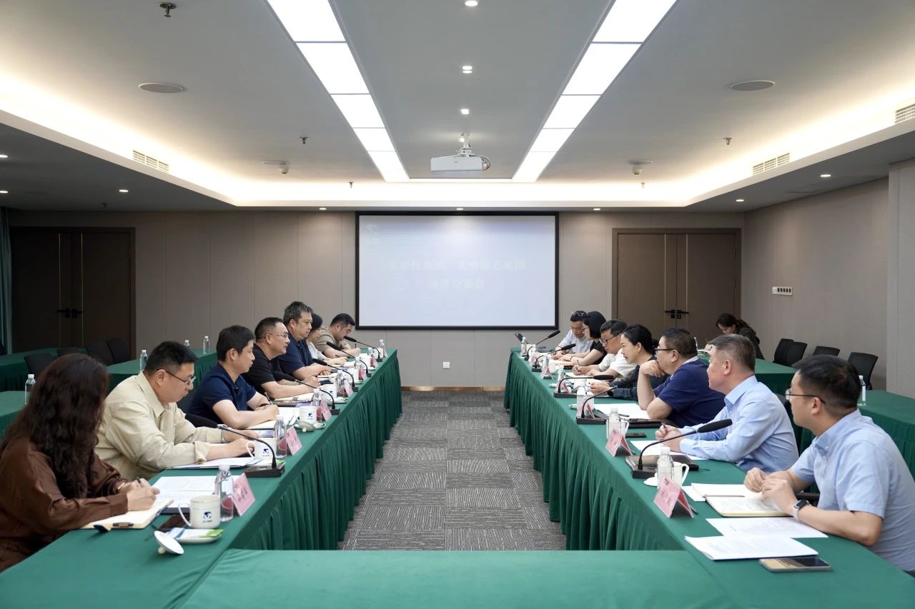 省尊龍凱時(shí)集團(tuán)與天府演藝集團(tuán)舉行座談交流會