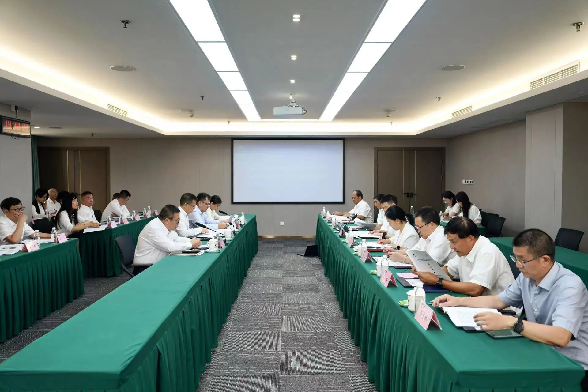 省尊龍凱時集團召開2023年度經理層向董事會述職報告會